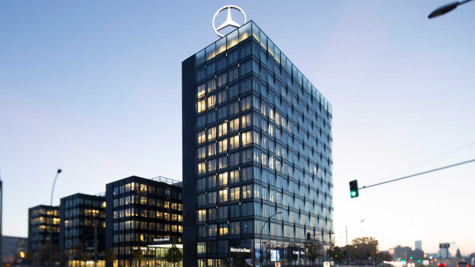 Hochhaus Mercedes Benz Bank Otto Braun Strasse Mitte Berlin